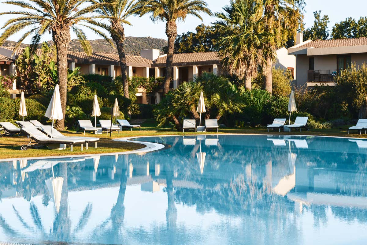 La Sardegna più magica? Anche ad ottobre, tra le spiagge segrete di Chia e mirto in fiore